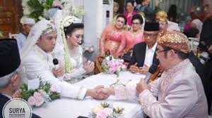 Susunan acara resepsi pernikahan kristen di rumah : 5 Selebriti Yang Menikah Dengan Akad Sederhana Kumparan Com