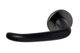Une Poignee De Porte Pleine D Allure Poignee De Porte Portes Pleines Poignees De Portes Noires