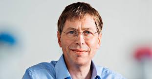 Børn med medfødte stofskiftesygdomme har altid haft en særlig plads i  hjertet hos overlæge Allan Lund, der er leder af Center for Sjældne  Stofskiftesygdomme hos Børn og Unge. Nu er han udnævnt