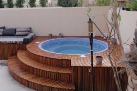 Gemutliche Runde Whirlpools Zu Erstellen Sie Die Perfekte Einweichen Erfahrung Fur Die Menschen Mehr Auf Unser Gartenpools Whirlpool Garten Hinterhof Designs