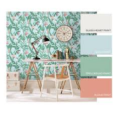 Apportez une ambiance tropicale et design à votre intérieur avec ce papier peint ananas. Papier Peint Botanical Bleu Canard Papier Peint Vert Graham Brown