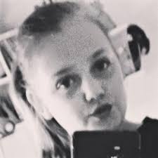 evie clements (@_evie10_)