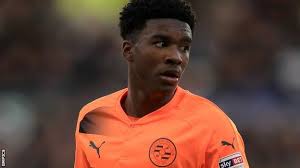 Omar Richards: Reading teenager signs new contract until 2021