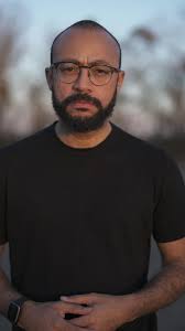 DENÚNCIA Os repórteres James Alberti e Ianara Garcia investigaram denúncias  contra uma empresa responsável por administrar a ala ortopédica em  hospitais públicos de três estados brasileiros. O #Fantástico teve acesso a  documentos