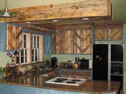 À condition de bien intégrer vos étagères. 23 Utilisations Incroyables Des Vieilles Palettes En Bois Pour La Cuisine