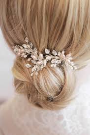 20 Breath Taking Wedding Hair Accessories To Embrace If You Have Been Back And Forth Choosing The Wedding Hair Ac Gelin Sac Modelleri Dugun Sac Modelleri Sac