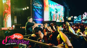 Lirik lagu ndx jaran goyang mp3 terpopuler full album terlengkap. Lirik Lagu Dangdut Jaran Goyang Semar Mesem Ndx A K A