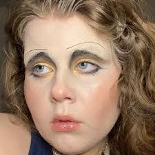 Francine Hardy's Instagram, Twitter & Facebook