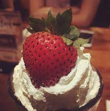 berry yogurt symphony ice cream sundae at swensens 雙聖莓果優格交響 snack sundae swensens taipei desserts cake food