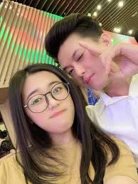 Nam diễn viên quách ngọc tuyên bất ngờ bật mí hôm nay đưa vợ đi thi tốt nghiệp thpt do bà xã vẫn trong thời gian đèn sách. Quach Ngá»c Tuyen Cong Khai Báº¡n Gai Xac Nháº­n Ä'a Co Con Vietnamnet