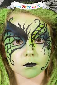 Maquillage halloween, mille idées de maquillage pour halloween facile et pas cher. Un Maquillage Terrifiant Pour Devenir Une Sorciere Verte Maquillage Sorciere Maquillage Sorciere Enfant Sorciere Verte