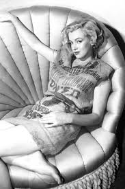 عندما تذهب عائلته في الصيف الزوج المخلص صاحب المخيلة الواسعة تغريه فتاة الجيران الجميلة. Rare Marilyn Monroe Photos 15 Pictures Of Marilyn Monroe