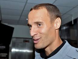 Lover «Gutan» tre kasser pils for seier