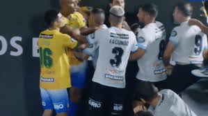 Clássico entre Brasil e Argentina no showbol tem socos e discussões; veja