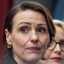 By order of the Peaky Blinders! Sam Neil just shared this great photo with  Cillian Murphy after the star's big Oscar win this weekend 👊🏆 Read more:  bit.ly/4c7xiXr