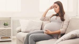 Nyeri pada perut seperti saat menstruasi juga biasa dirasakan oleh ibu hamil jelang persalinannya. Perut Mengeras Dalam Durasi Lama Bisa Jadi Tanda Mau Melahirkan