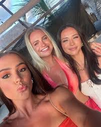 Lauren Estes's Instagram, Twitter & Facebook