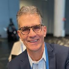 For those who know my travel habits, you know that I like to (literally)  fly under the radar when I travel for business, in the most unassuming and  comfortable clothes.