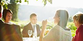 Study Shows Wealthy People Spend Less Time Socializing