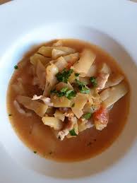 Pentru azi, am gatit cu drag aceasta mancarica, pentru ca aveam din rezerva de conserve, din iarna, ramase 2 borcane de pastai galbene la borcan. Mancare De Fasole GalbenÄ Cu Pui Retetelemele Ro