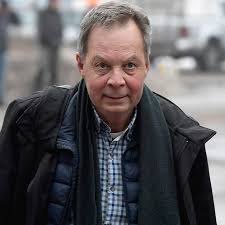 Karl Hedi stämmer svenska staten