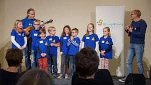 Ihr team der staatlichen grundschule neuhaus. Mit Umweltmusical Grundschule Neuhaus Erhalt Nachhaltigkeitspreis Cnv Medien