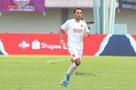 Ezra walian akhirnya bergabung dengan persib bandung. Transfer Rumors Of Liga 1 Ezra Walian The Latest Collection Of Los Galacticos Pss Sleman Archyde