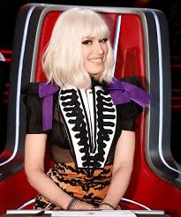 We've all been trying to recreate gwen stefani's hairstyles since the early no doubt days. Gwen Stefani Short Bangs Haircut Is A Totally New Look