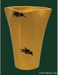 Vase Modele Glaieul En Faience Couleur Jaune Provencal Motif Olives Noires Hauteur 25 Cm