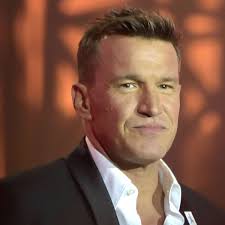 Même si elle me dit qu'elle n'en a rien a faire ce mec, je me sens si mal. Benjamin Castaldi Comment Son Ex Femme A Decouvert Ses Infidelites Femme Actuelle Le Mag