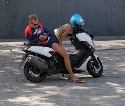 46 Photos That Require Closer Inspection Chaostrophic Jokes For Kids Funny Pictures Funny Memes