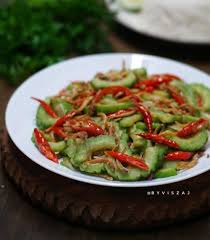 Tak hanya diolah menjadi sayur atau ditumis, pare juga kerap dijadikan menu pelengkap siomay. 10 Resep Tumis Pare Enak Praktis Sederhana Dan Anti Pahit