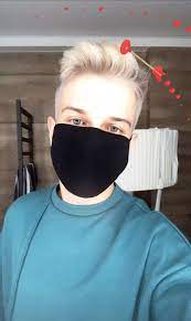 Jego charakterystyczną cechą jest noszenie maski, kiedyś worka z. Pin By Mala Mi On Kamerzysta Beauty Youtube Girl