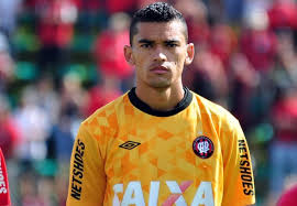 Entendemos que teriam que ser atletas com bagagem para agregar numa seleção que já é bastante forte. Athletico Paranaense Site Oficial Com Conversa Dentro E Fora De Campo Goleiro Santos Passa Experiencia Aos Mais Jovens