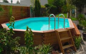 Contruction Et Entretien D Une Piscine En Bois Astuces Bricolage Piscine Bois Piscine Hors Sol Piscine Hors Sol Bois