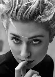 1 day ago · the crown is a historical drama series that follows queen elizabeth ii's reign throughout the decades. Elizabeth Debicki Has Been Cast As Princess Diana In The Crown