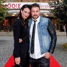 Bei tvnow können die zuschauer im stream online anschauen, wie die vier brautpaare gegeneinander antreten, um eine traumreise als krönung ihrer. 4 Hochzeiten Und Eine Traumreise Trennung Braut Bricht Hochzeit Ab Gala De