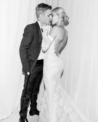 Jun 28, 2021 · justin (27) und hailey bieber (24) grüßen aus ihrem urlaub in griechenland. Justin Hailey Bieber Emotionales Hochzeits Video Vogue Germany