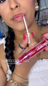Did you know what the most beloved lip color around the world is pink? In  the US and UK, almost 50% of lip color try-ons are pink shades, a  significantly higher percentage