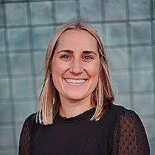 Laura Wille's Instagram, Twitter & Facebook