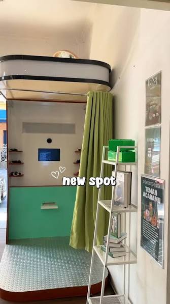 ada yang BARU !!! new spot 🍃🌴, Teman Menepi punya photobooth , abadikan moment kamu bareng photobooth @metapix_, buka setiap hari , Senin - Kamis 08.00-22.00, Jum’at - Minggu 07.00-22.00, sampai jumpa ...
