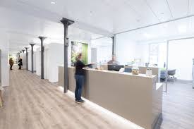 Dies ist der hauptsitz dieses kreditinstituts. Praxenstaerken