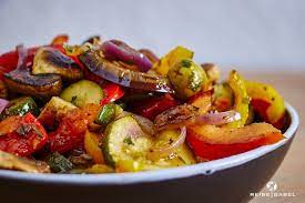 Antipasti-Salat - Perfekte Beilage zum grillen - Reisegabel | Rezept |  Leckere salate, Antipasti salat, Beilagen zum grillen