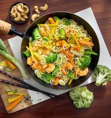 Poelee De Nouilles Chinoises Aux Crevettes Marinees Nouilles Chinoises Nouilles Chinoises Crevettes Recette Asiatique