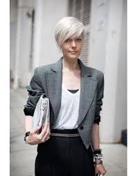 Coupe de cheveux courts femme eric bachelet, short haircut, coupe boyish, coiffures tendance, style de cheveux top 3 la coupe courte asymetrique l'oréal. Coupe Courte Asymetrique Hiver 2015 Les Plus Belles Coupes Courtes A Adopter En 2021 Elle