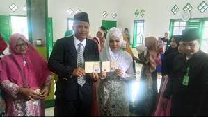 Teknik pemotonganan cincin kawin titanium seperti ini sendiri bisa nya memakan waktu tidak terlalu lama atau kurang lebih 15 menit saja untuk membagi cincin menjadi dua bagian dan terlepas dari jari. Mas Kahwin Segelas Ais Cendol