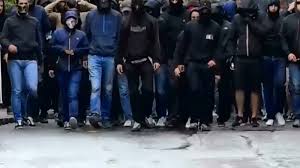 Berücksichtigt werden feststehende neuzugänge sowie rückkehrer. Pres De 60 000 Francs Et 80 Policiers Pour Maitriser Les Supporters Ultras Du Fc Sion