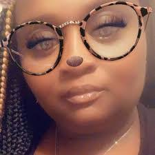 Hallie Comer's Instagram, Twitter & Facebook