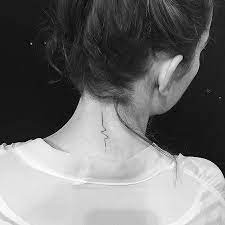 60 Back Of The Neck Tattoos That Are Easy To Hide And Fun To Show Off Kucuk Dovmeler Sevimli Kucuk Dovmeler Sirt Dovmeleri