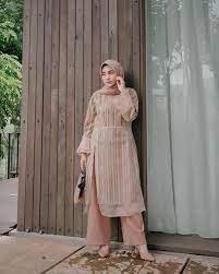 Inspirasi gaun pengantin simpel dan modern dari brand internasional. Model Baju Pesta Celana 2020 Gaya Ootd